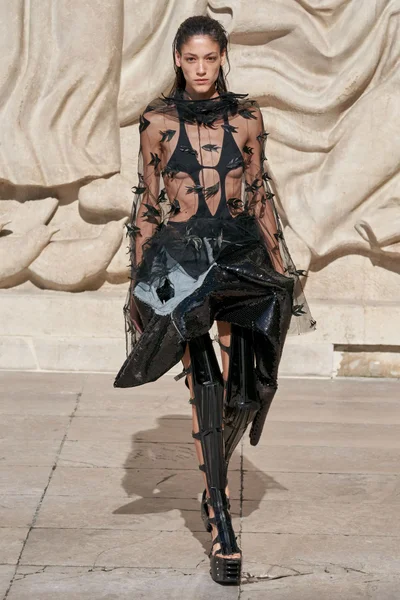 Look 14